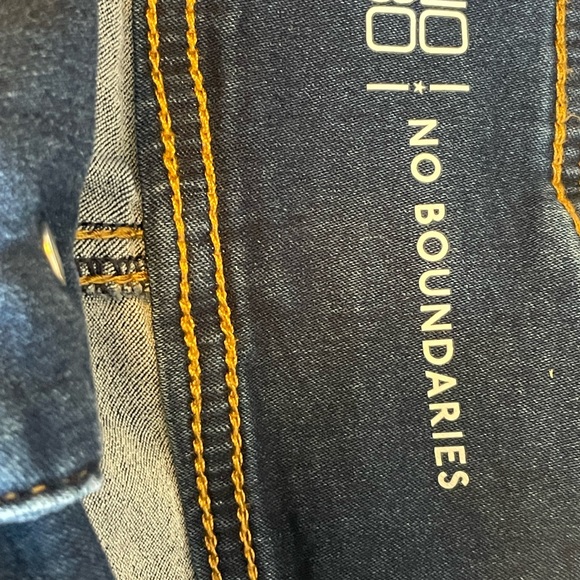 No Boundaries Dark Blue Jeans Short. - Picture 5 of 14
